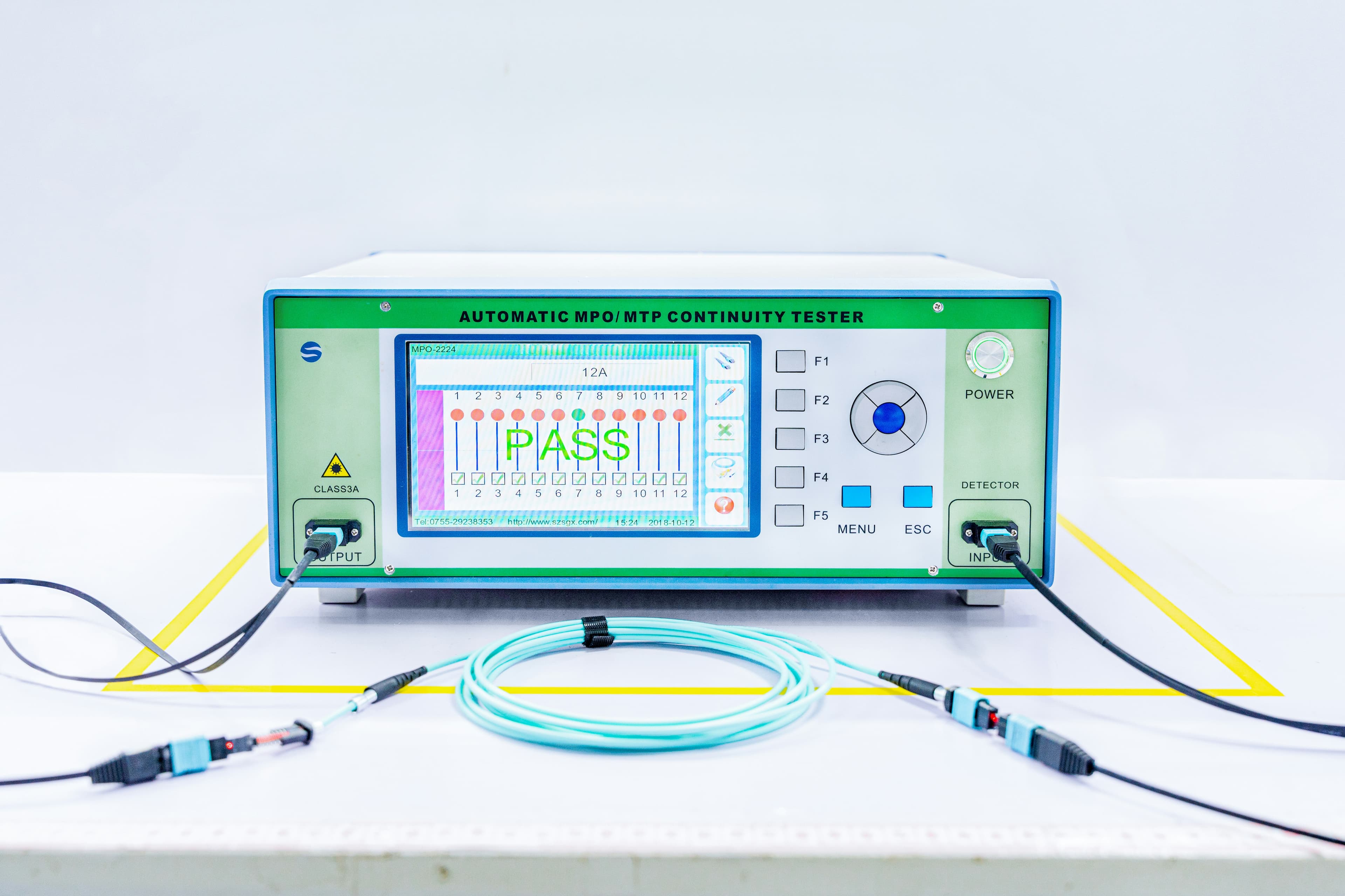 MPO continuity tester displaying channel mapping results