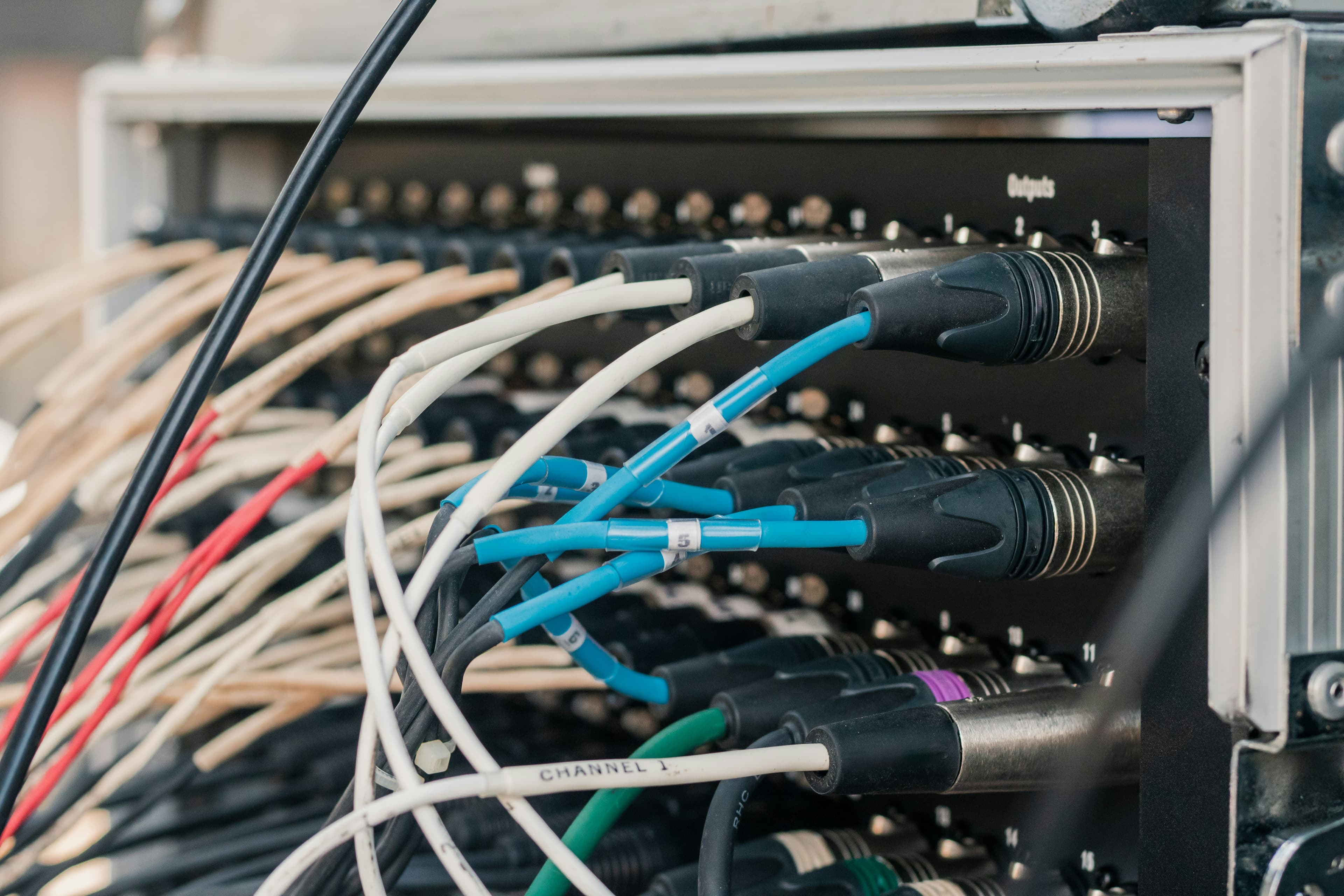 Multichannel fiber test panel used for assembly acceptance